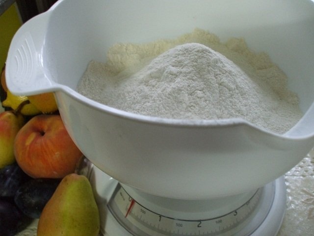 Prajitura cu fructe 3P (pere, piersici, prune)