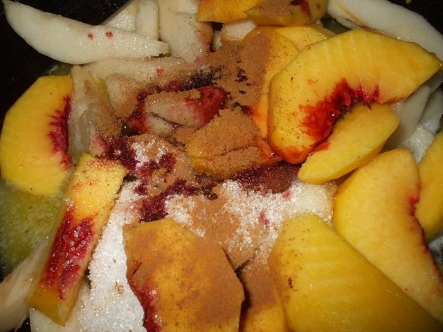 Prajitura cu fructe 3P (pere, piersici, prune)