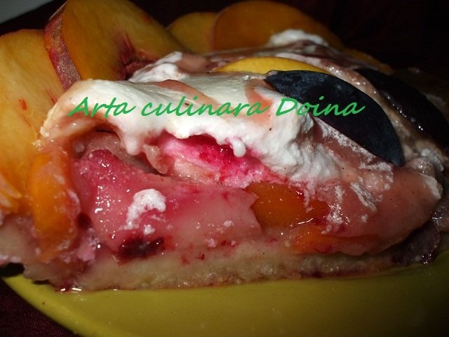 Prajitura cu fructe 3P (pere, piersici, prune)