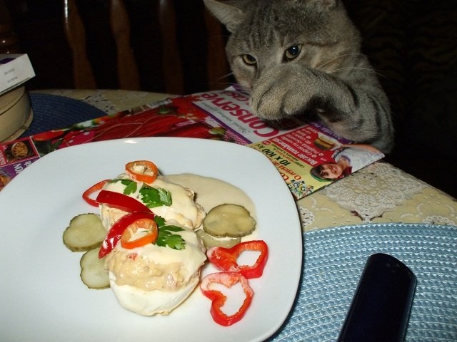 Oua umplute cu piept de pui si cascaval