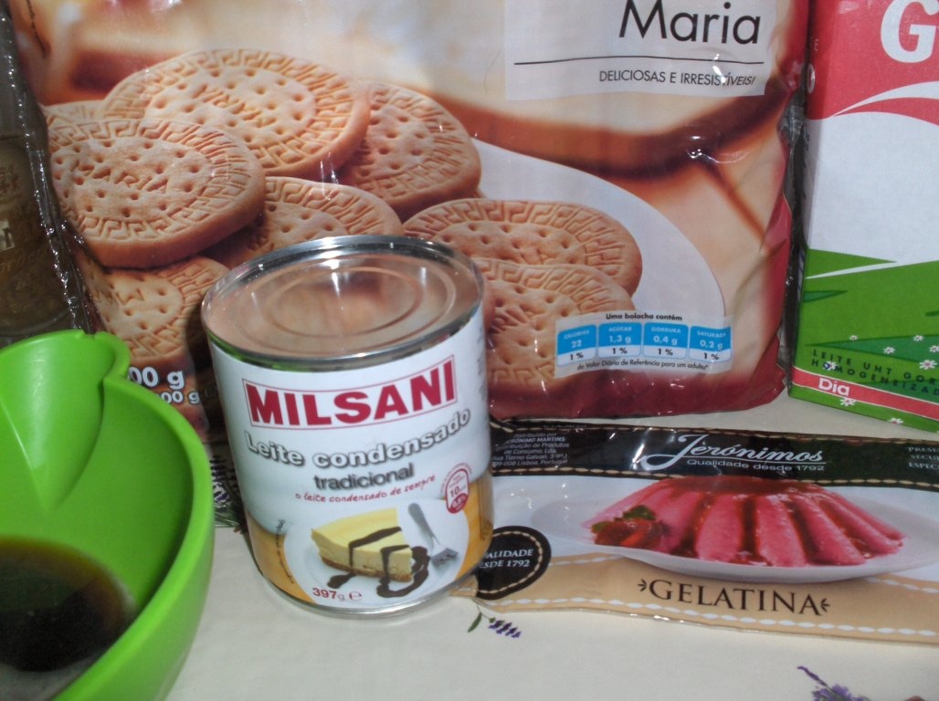 Tort de biscuiti  (Bolo de bolacha)