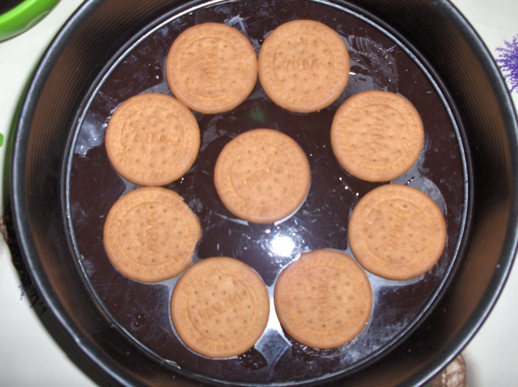 Tort de biscuiti  (Bolo de bolacha)