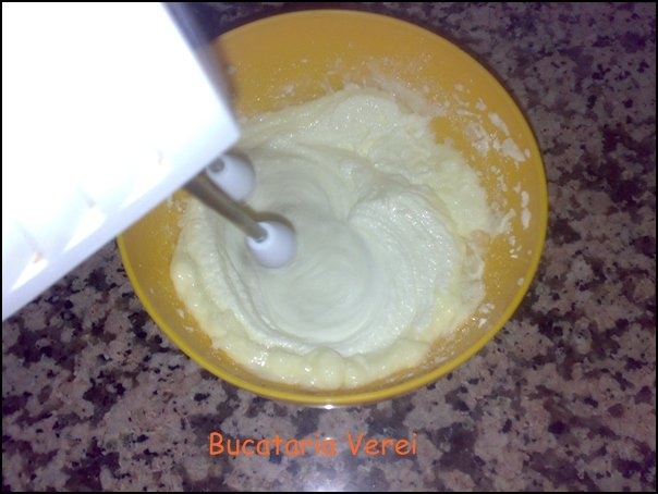 Biscuiti pufosi cu iaurt