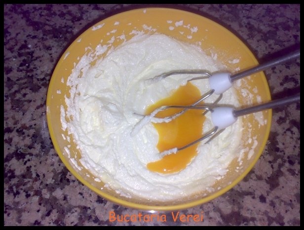 Biscuiti pufosi cu iaurt