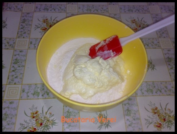 Biscuiti pufosi cu iaurt