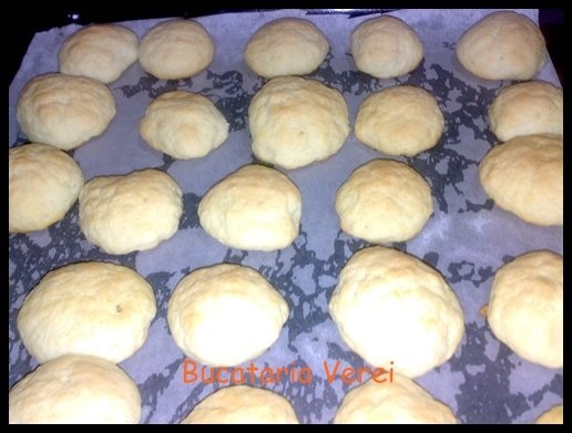 Biscuiti pufosi cu iaurt