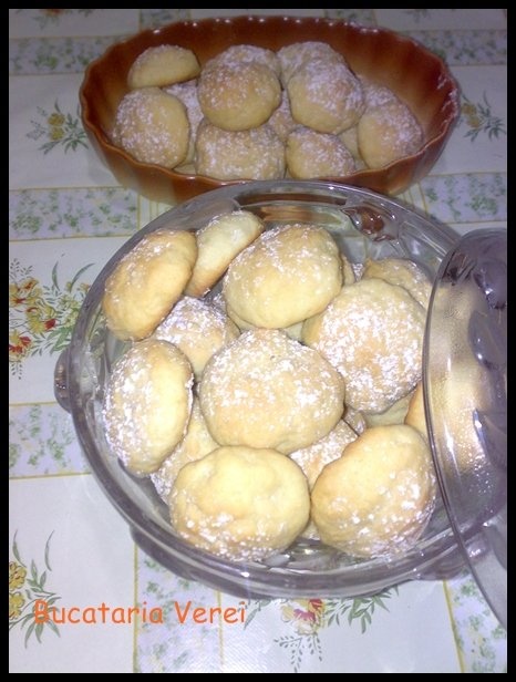 Biscuiti pufosi cu iaurt