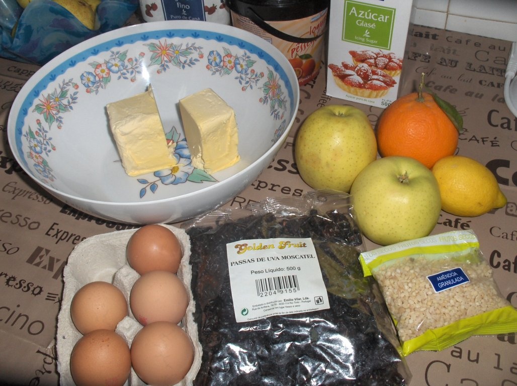 Chec de mere cu stafide si migdale