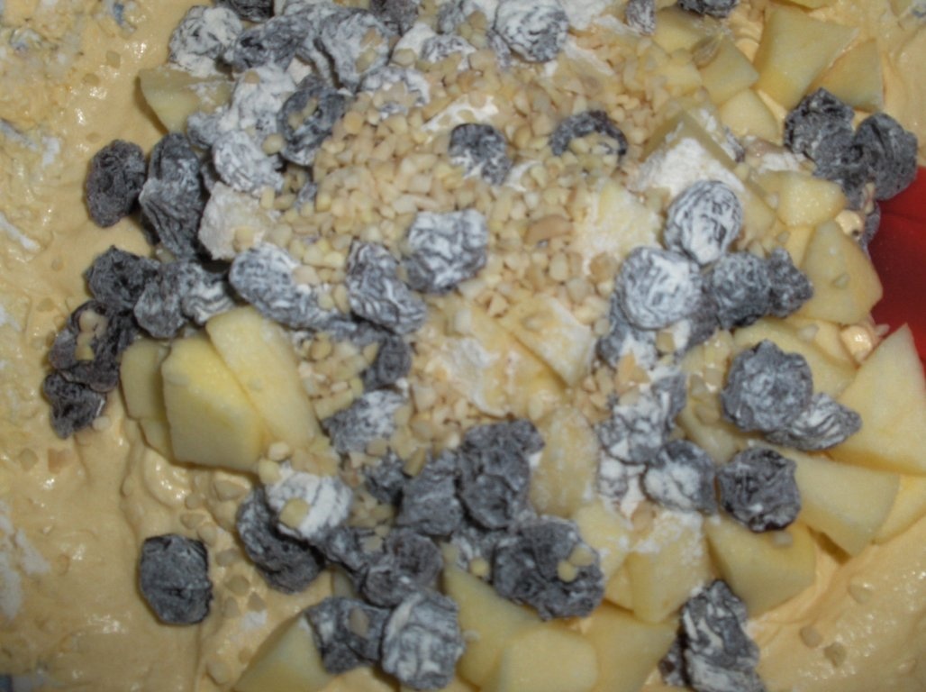 Chec de mere cu stafide si migdale