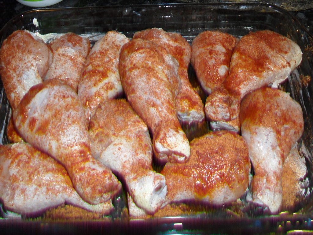 Pulpe de pui cu cartofi si rosii la cuptor