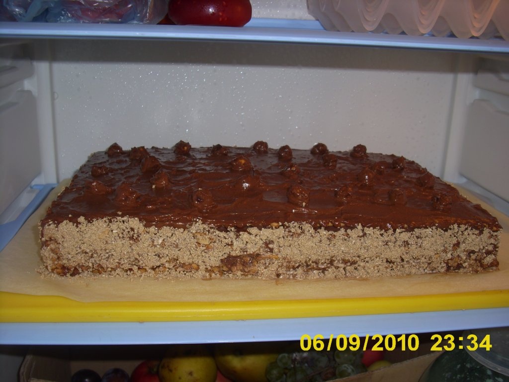 Tort de biscuiti cu ciocolata, halva si esenta de rom