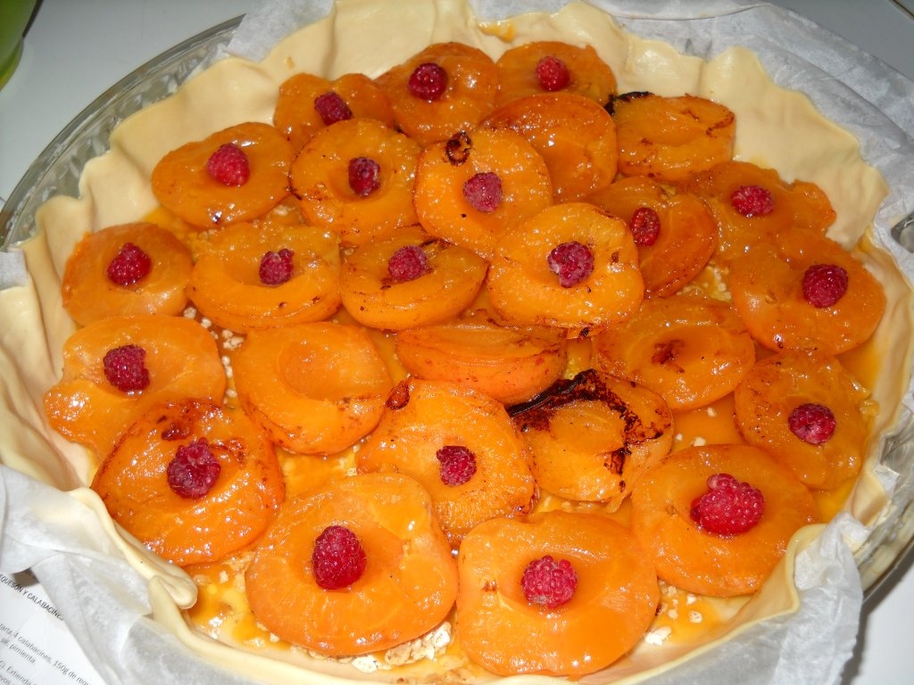 Tarta pofticioasa cu caise