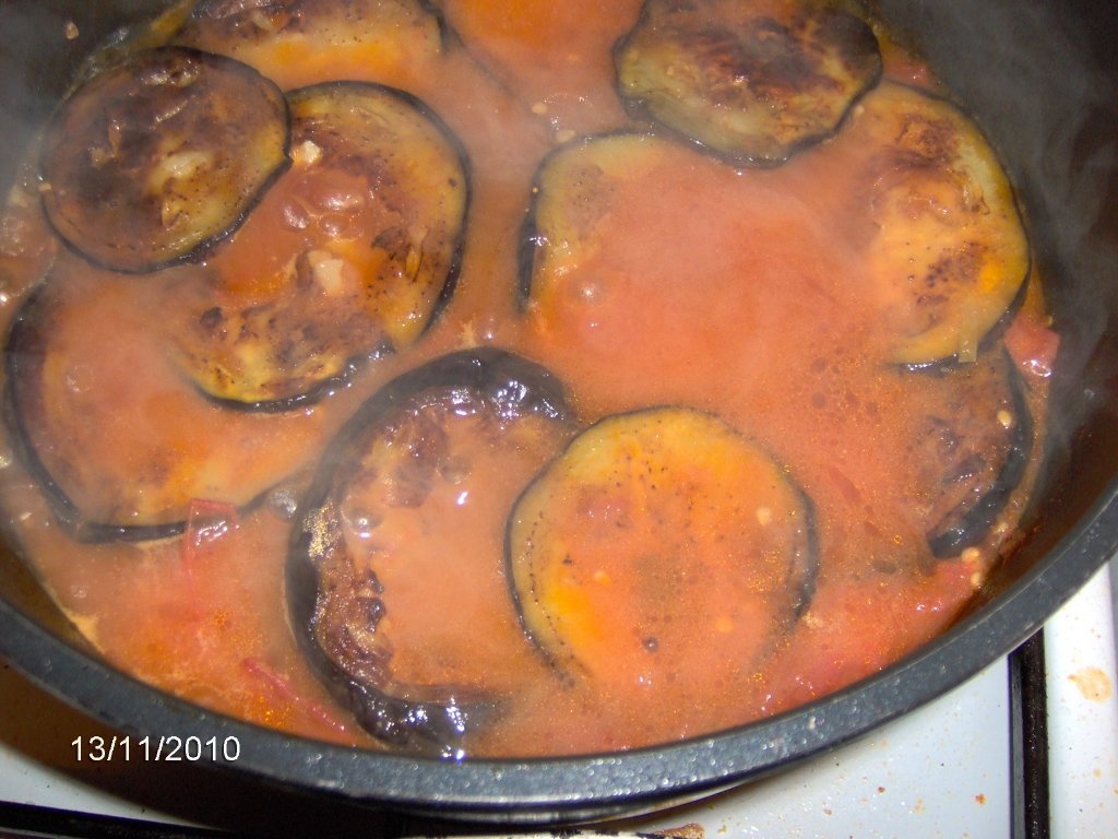 Sbiha-vinata in sos de rosii