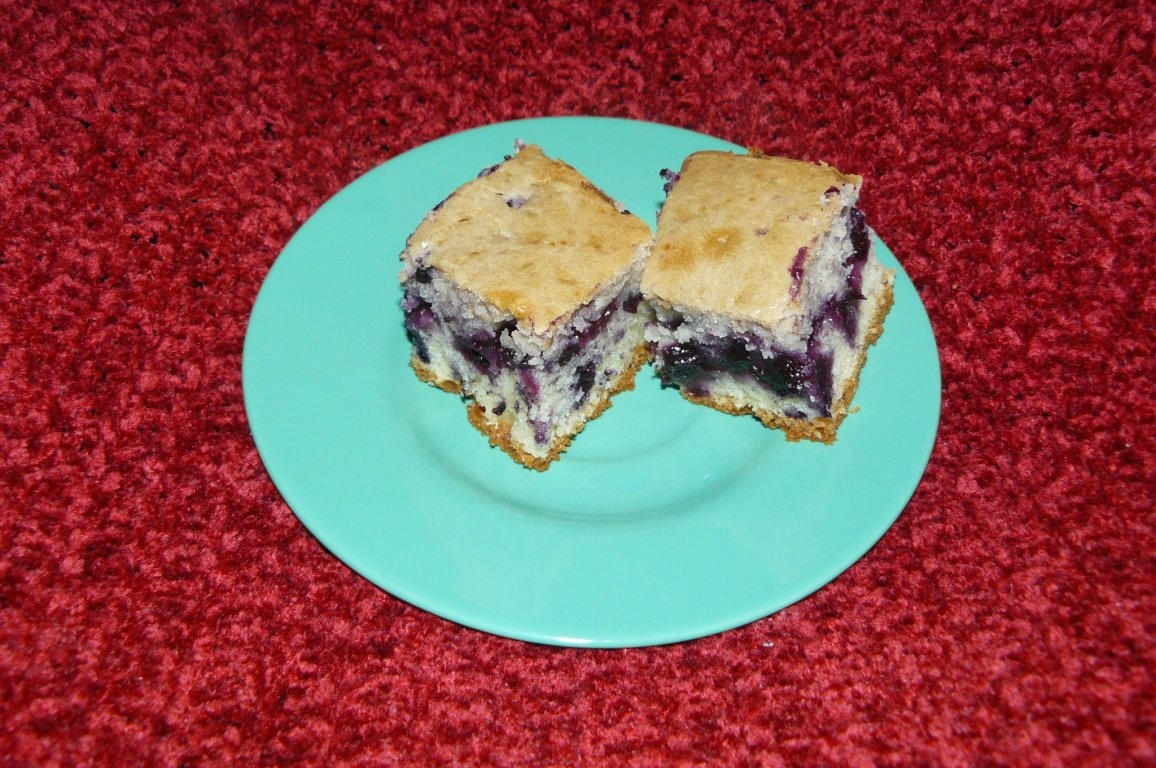 Prăjitură cu iaurt şi afine