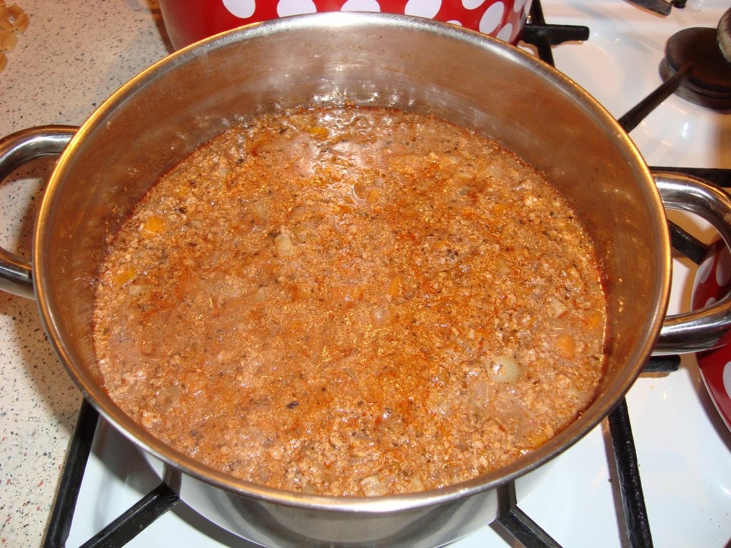 Spaghete cu sos de carne de vita