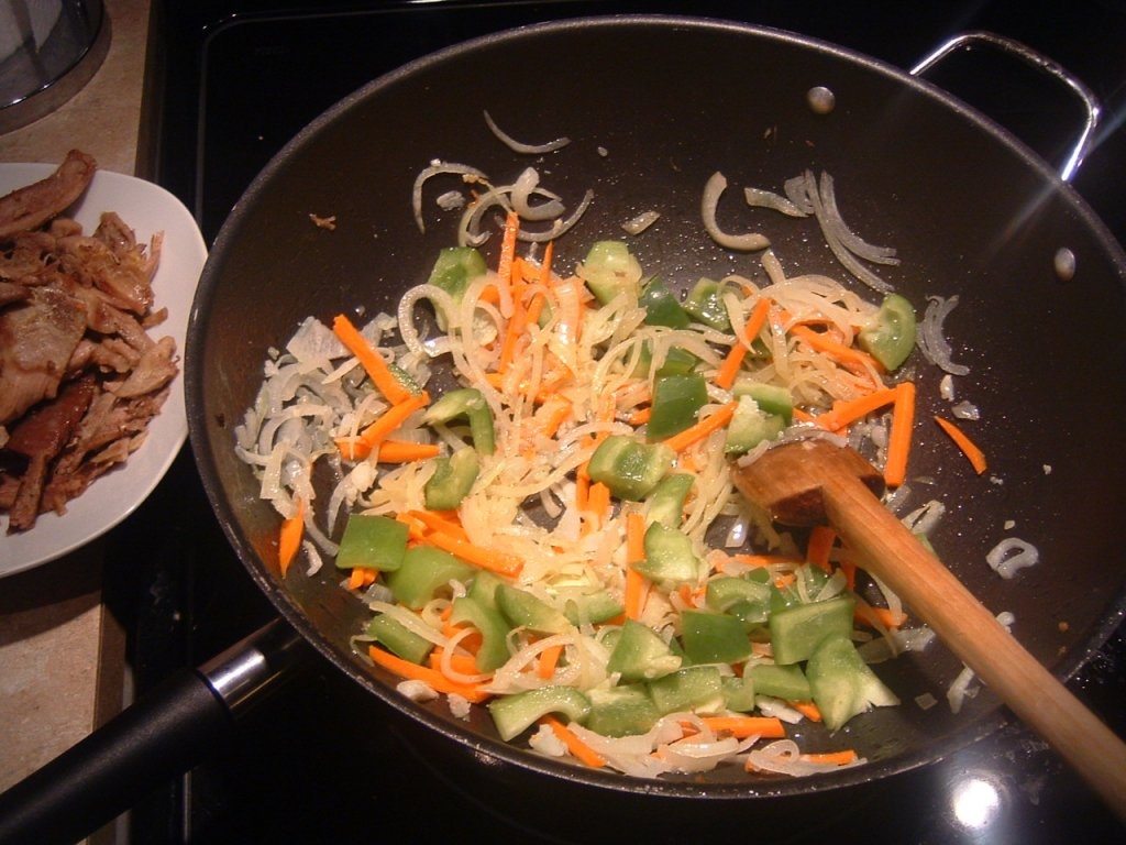 Taietei de orez cu piept de pui si legume(reteta filipineza)