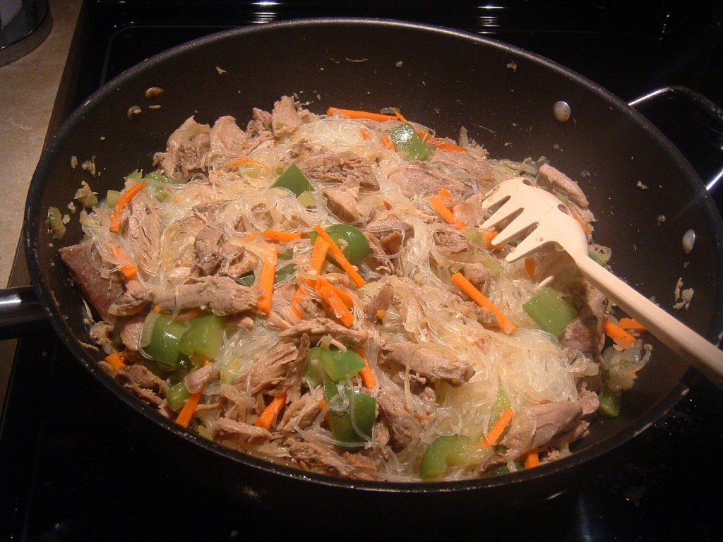 Taietei de orez cu piept de pui si legume(reteta filipineza)