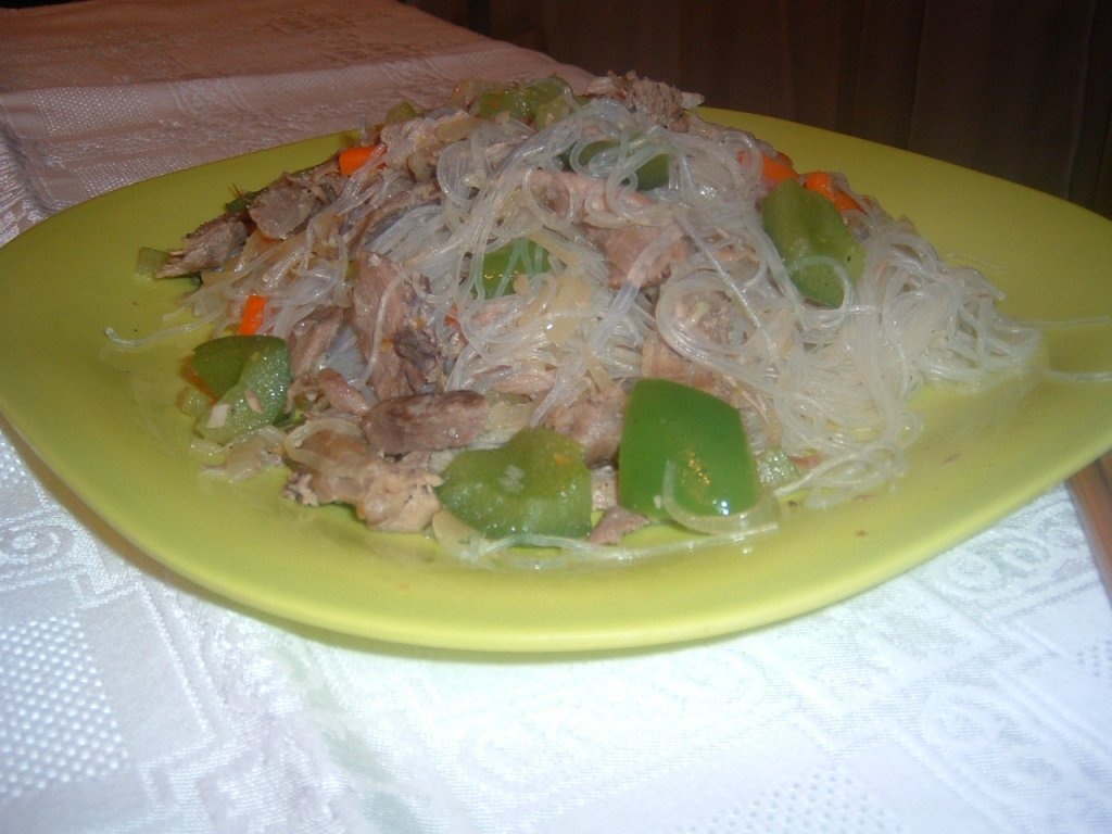 Taietei de orez cu piept de pui si legume(reteta filipineza)