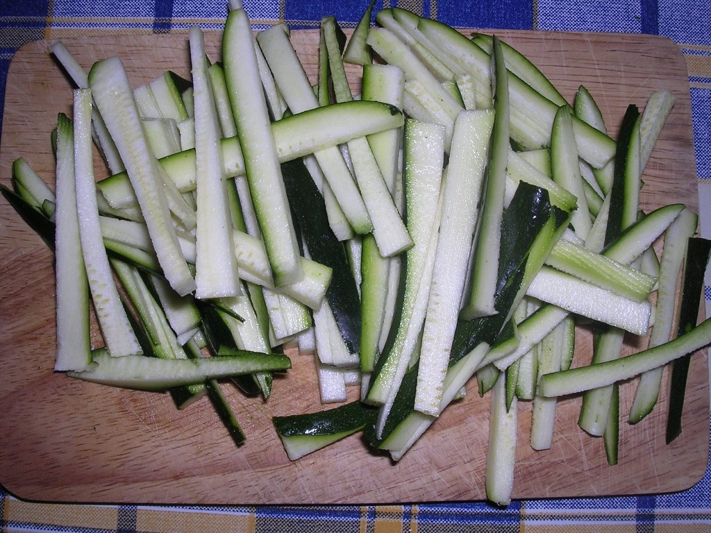 Piept de pui cu legume