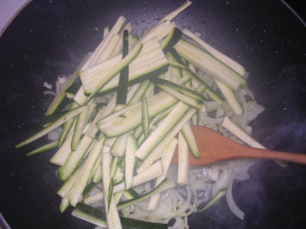 Piept de pui cu legume