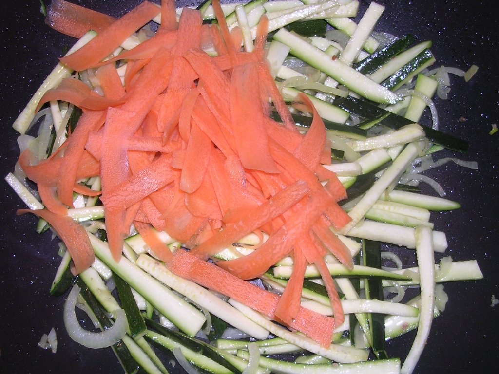 Piept de pui cu legume