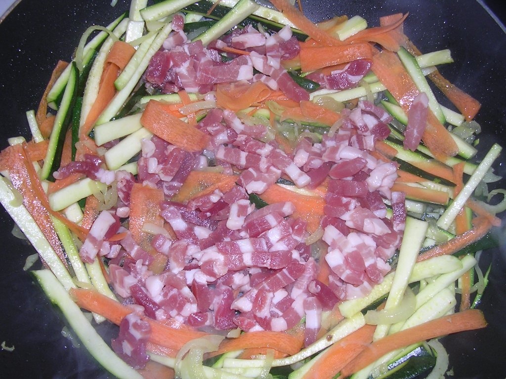 Piept de pui cu legume