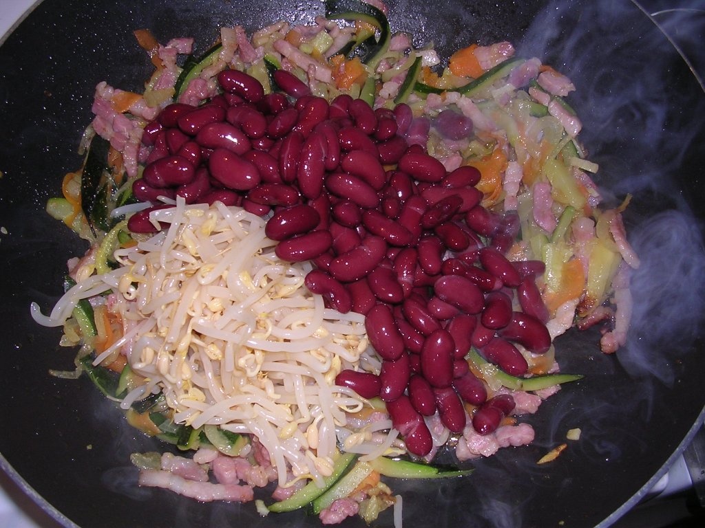 Piept de pui cu legume