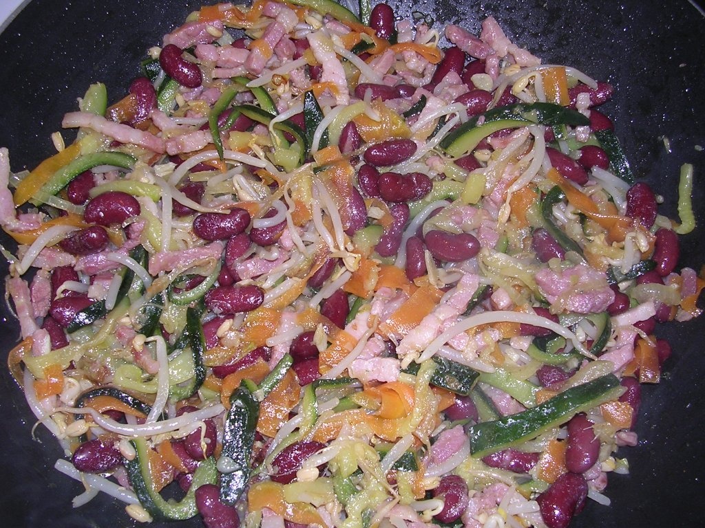 Piept de pui cu legume