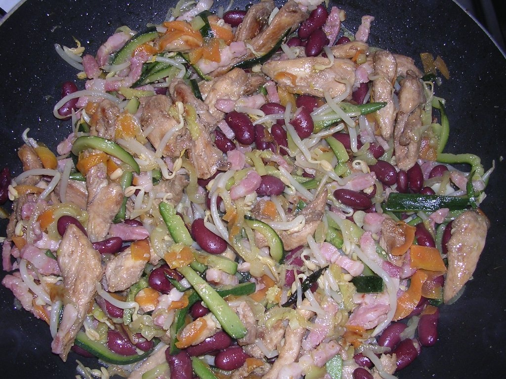 Piept de pui cu legume