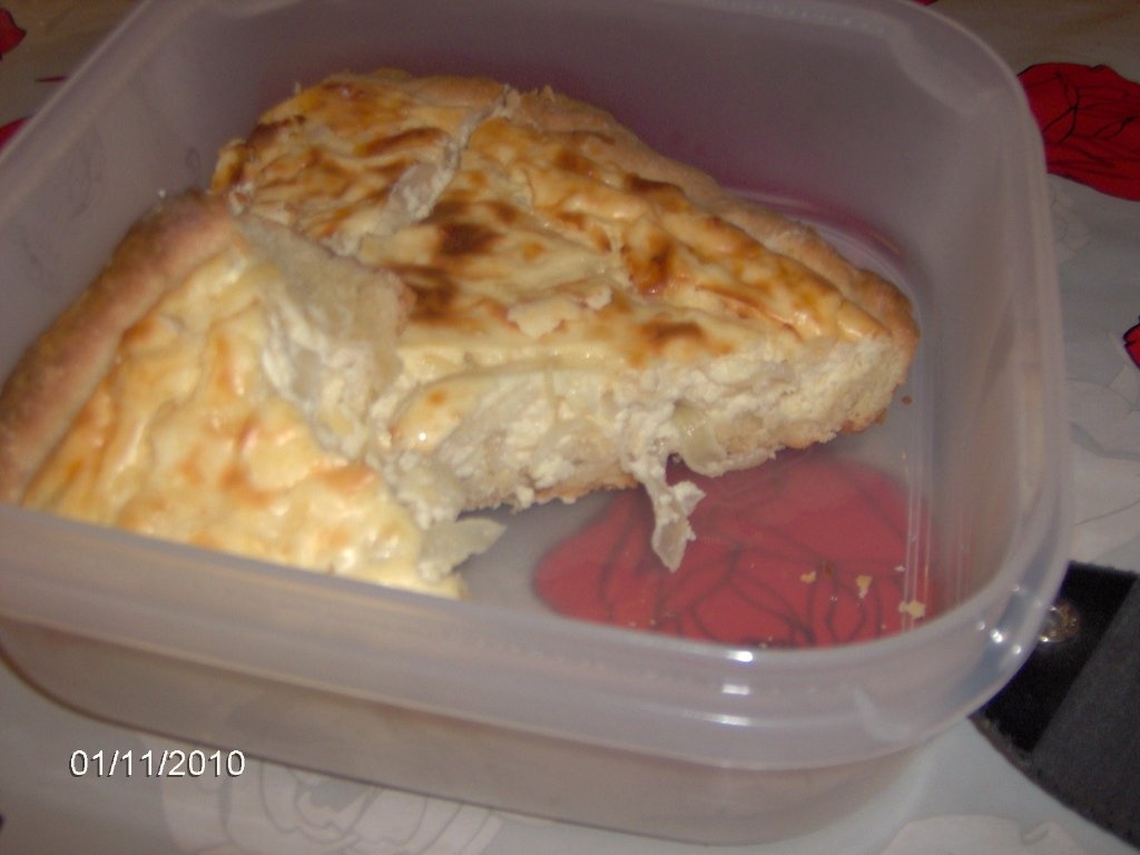 Tarta cu brinza si ceapa