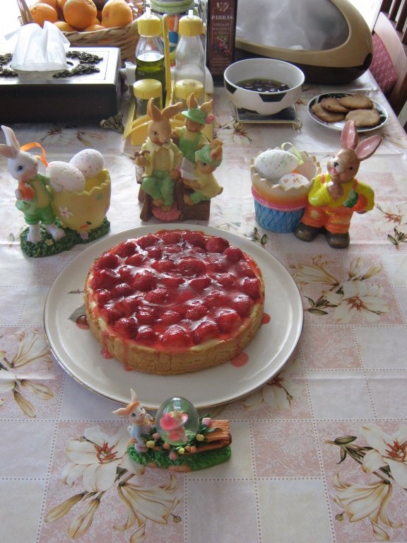 Tarta cu capsuni si crema de branza