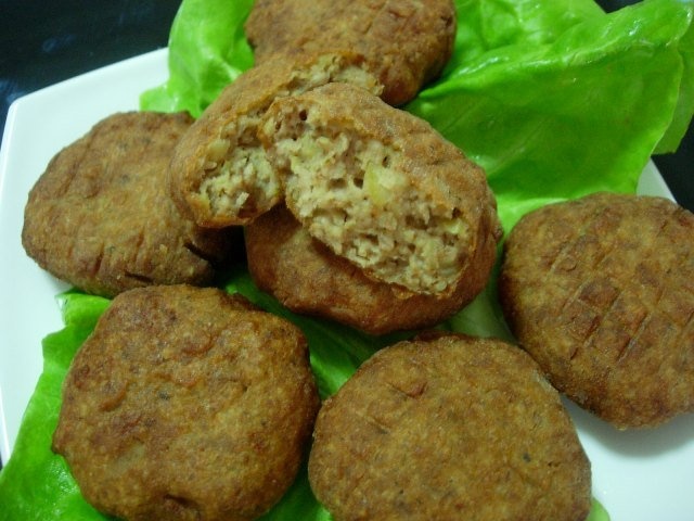 Chiftele cu nuca si usturoi