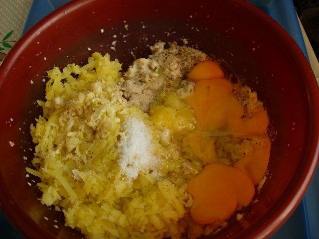 Chiftele cu nuca si usturoi