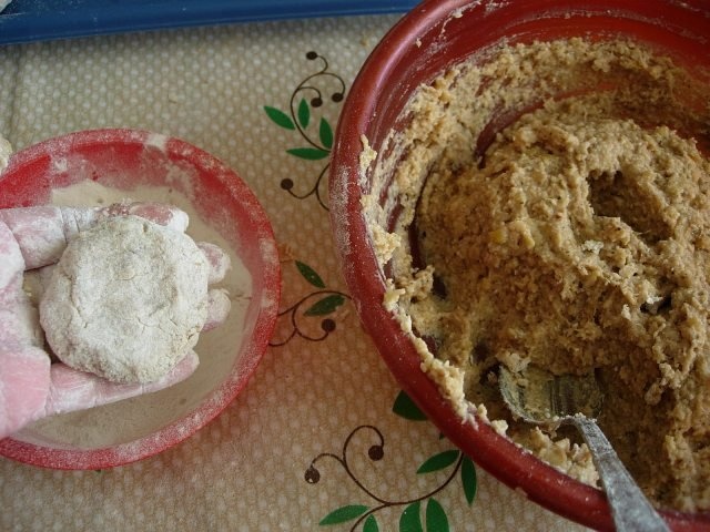 Chiftele cu nuca si usturoi