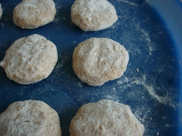 Chiftele cu nuca si usturoi