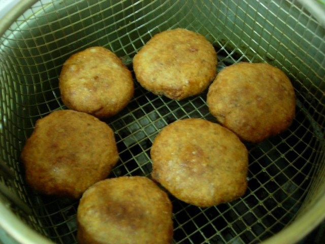 Chiftele cu nuca si usturoi