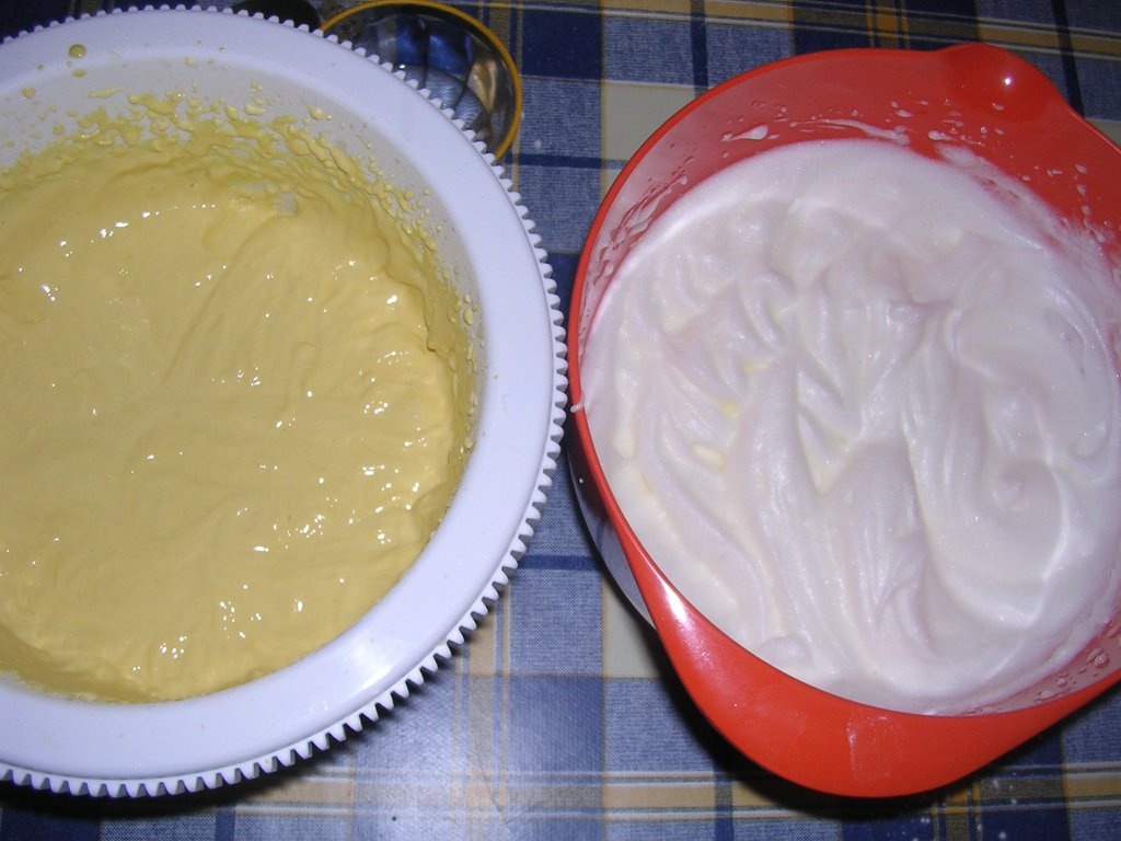 Tort cu crema de cafea