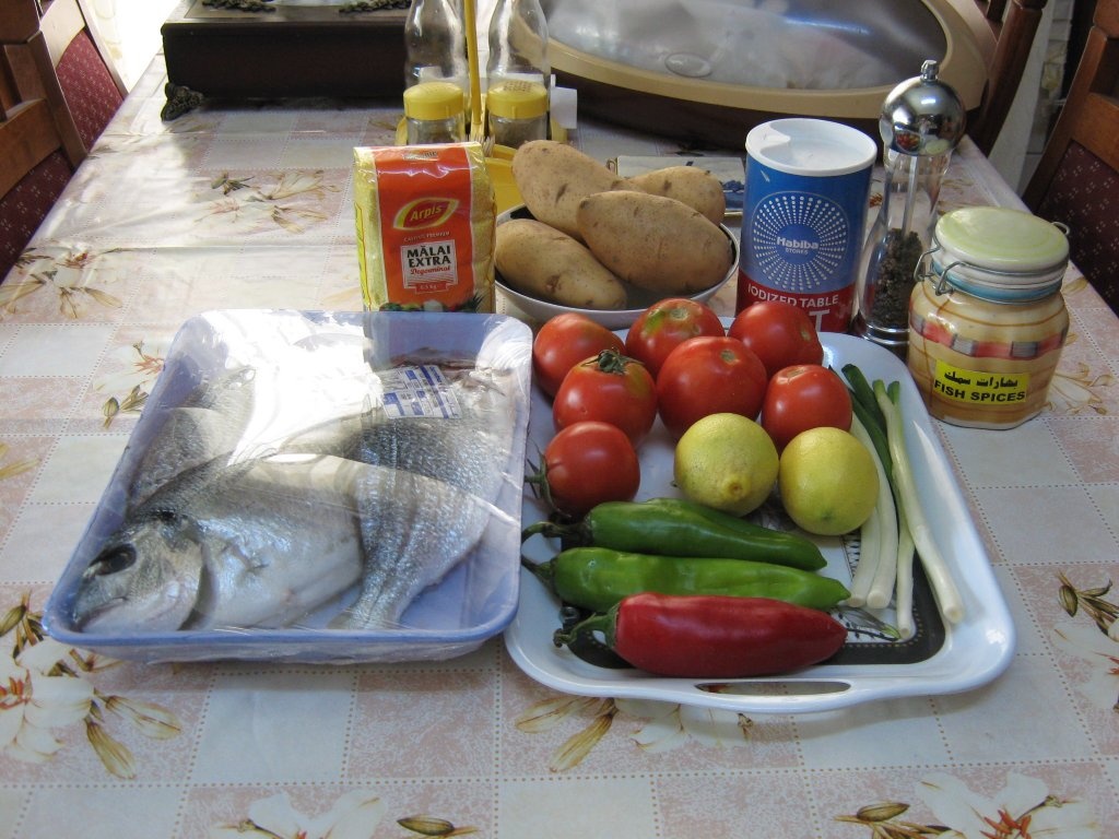 Biban prajit cu garnitura de rosii scazute si cartofi prajiti- reteta araba