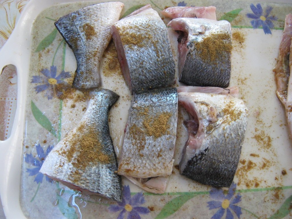 Biban prajit cu garnitura de rosii scazute si cartofi prajiti- reteta araba