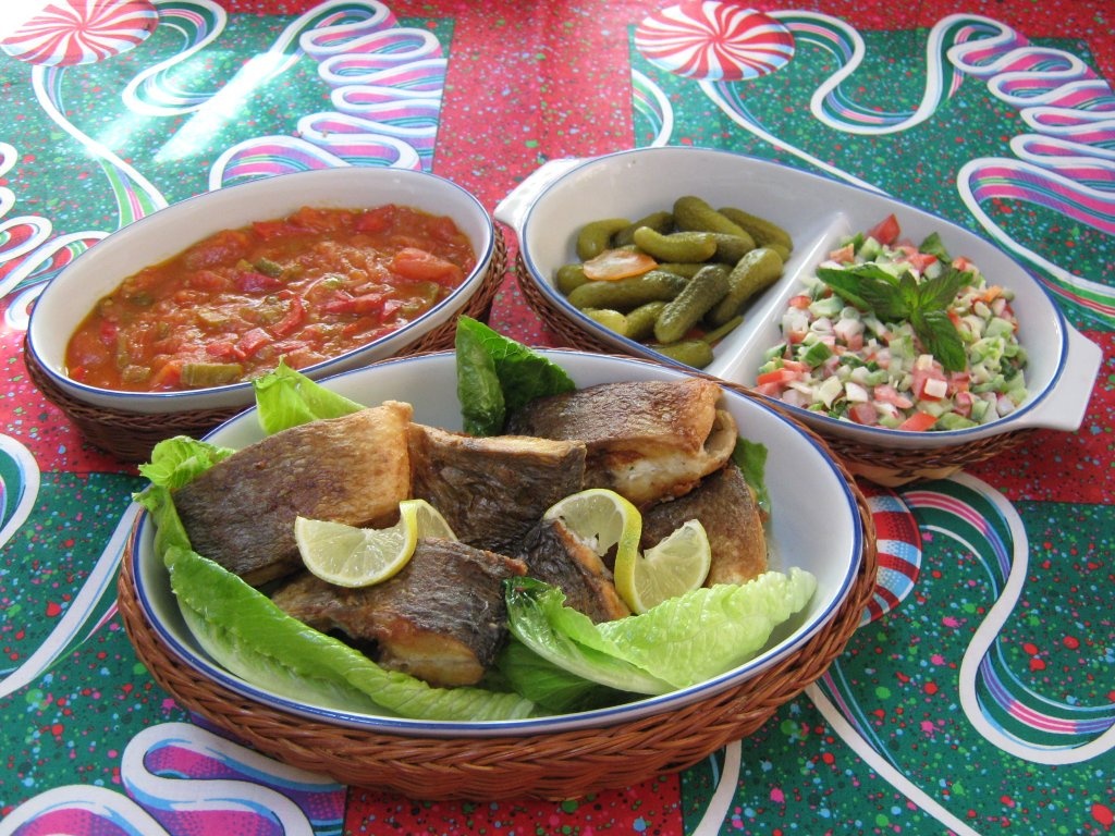 Biban prajit cu garnitura de rosii scazute si cartofi prajiti- reteta araba