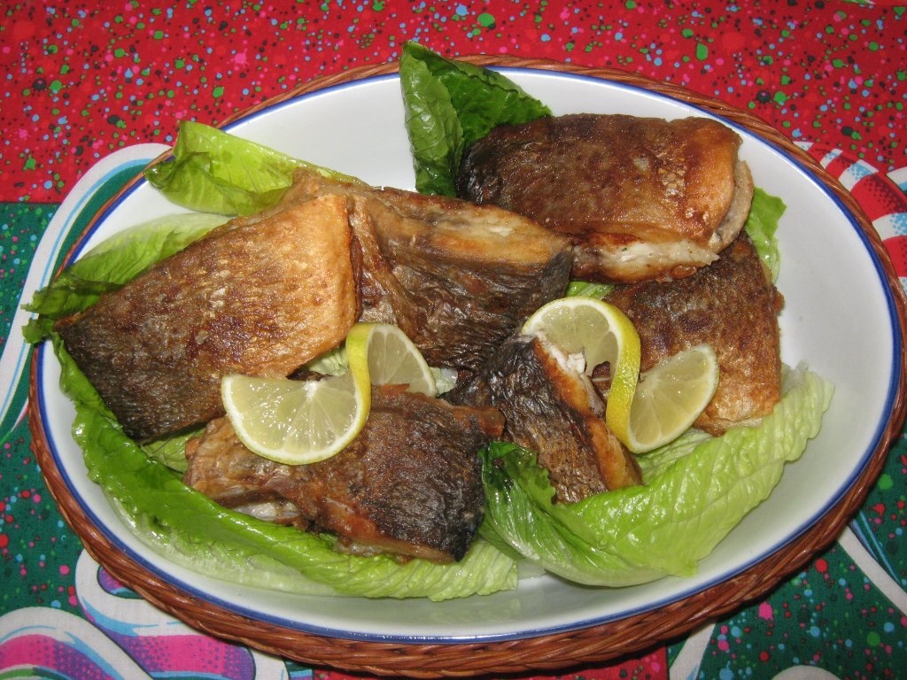 Biban prajit cu garnitura de rosii scazute si cartofi prajiti- reteta araba