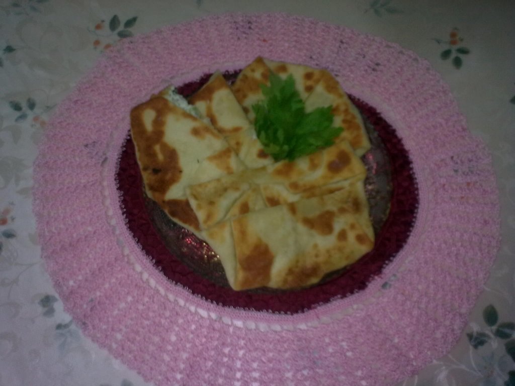 Placinte cu cartofi sau brinza "feta"