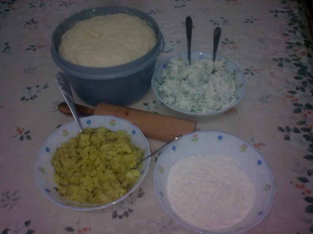 Placinte cu cartofi sau brinza "feta"