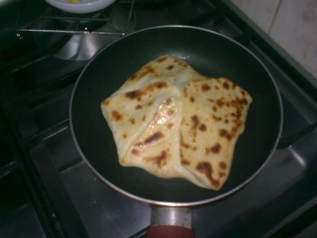 Placinte cu cartofi sau brinza "feta"