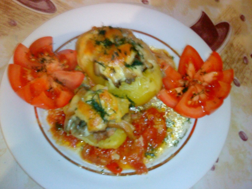 Cartofi umpluti la cuptor