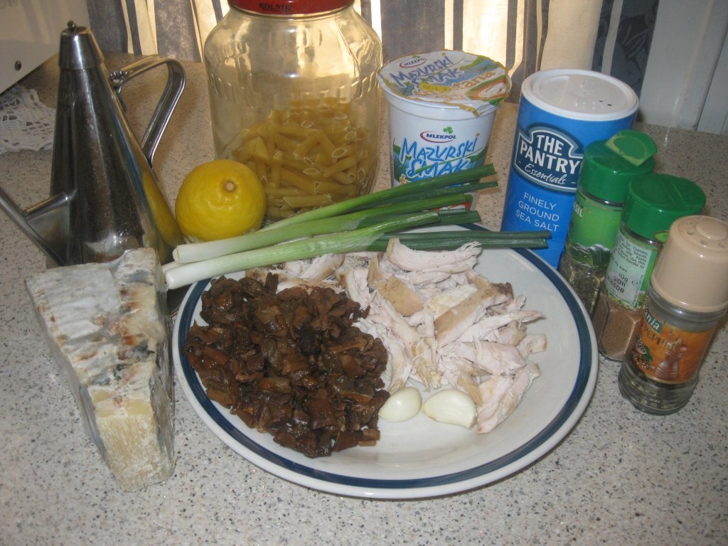 Penne cu piept de pui si ciuperci