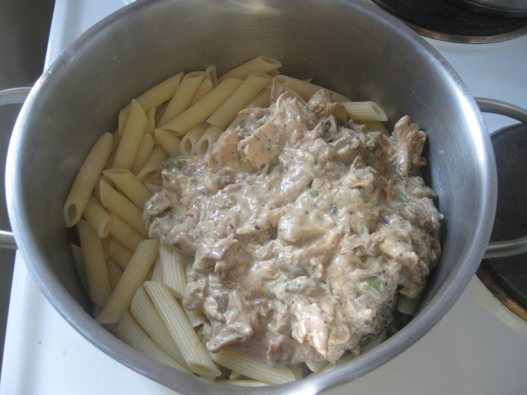 Penne cu piept de pui si ciuperci