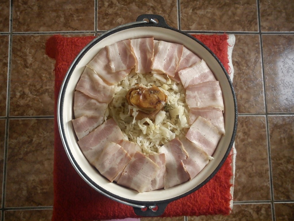 Sarmale cu ciolan de porc invelite in bacon