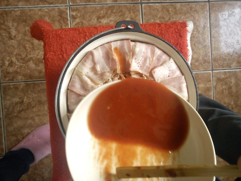 Sarmale cu ciolan de porc invelite in bacon