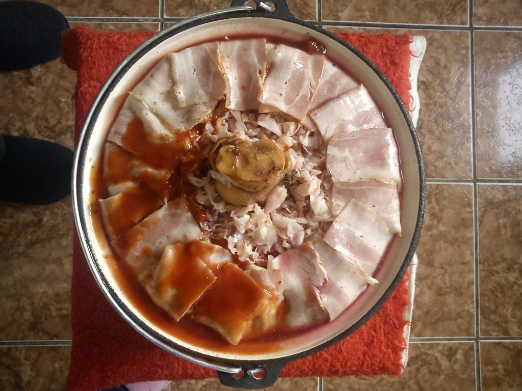 Sarmale cu ciolan de porc invelite in bacon